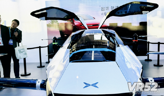 （图为首届链博会小鹏汽车展厅。郑康喜 摄）