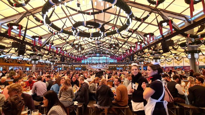 十月德国啤酒节 - 世界上最大的啤酒节 October German Beer Festival - The Biggest in the World